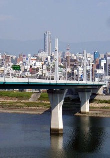 �L�����勴�Ɨї�����r���Q